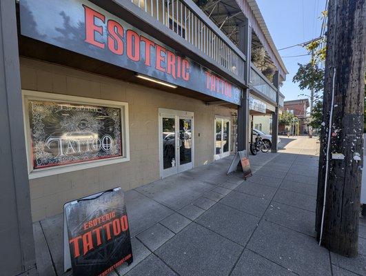 Esoteric Tattoo North Portland Exterior