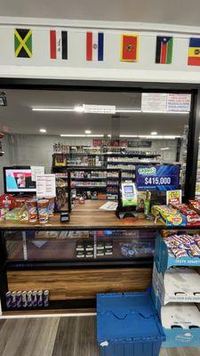 MAIN COUNTER, SERVICES OFFERED
LOTTERY
MONEY TRANSFER
RECARGAS
CHECK CASHING
TOBACCO/ ECIG SALES