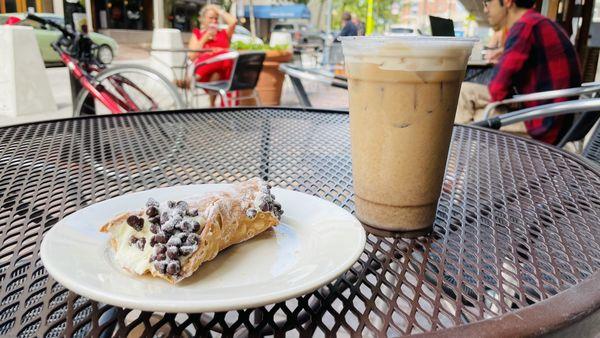 Cannoli and latte