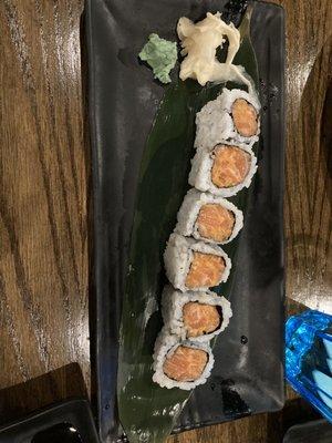 Spicy salmon roll