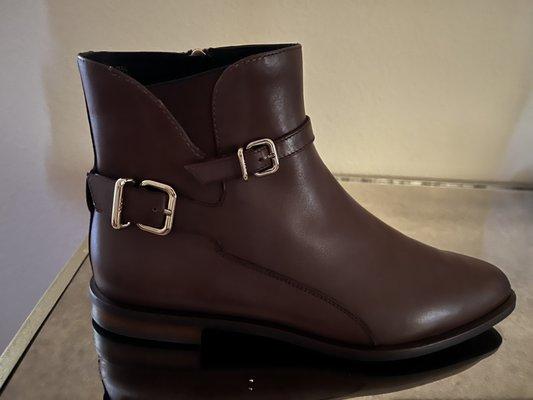 Inserted matching elastic to cover gap in new Tod's boots, work by Naz at El Camino!