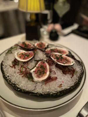 DAILY SELECTION OF OYSTERS, MIGNONETTE