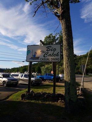 Big sign, short staffed. Could take more than an hour to get your food......maybe another time.