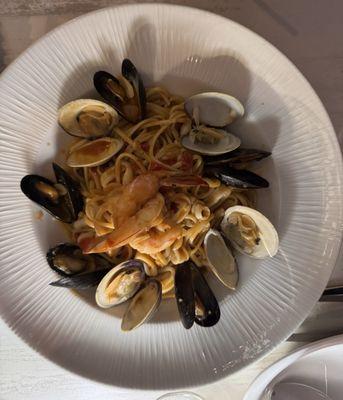 Seafood linguine