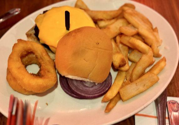 Cheeseburger with Fries & Onion Rings