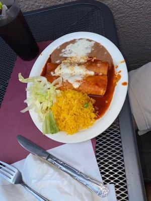 Enchiladas of beef and chicken .