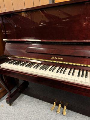 Diapson Studio Upright Piano-(Made in Japan)-High Gloss Mahogany Polish