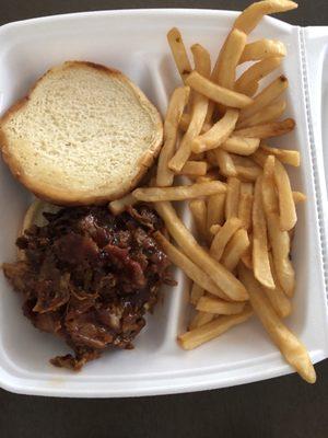 Pulled pork sandwich