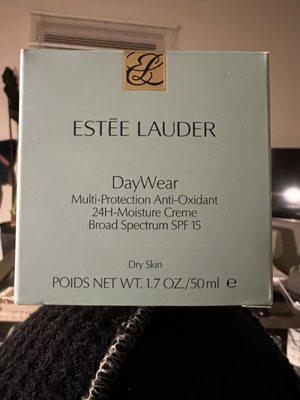 The boxed product ...beware!!!!! I found a imposter cream inside & not the proper Estée Lauder cream.