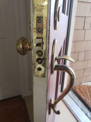 Buttons to manually lock and unlock the door.