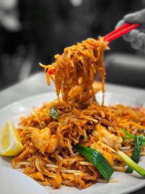 Pad Thai | @whaevaeats