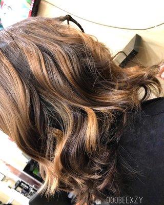 Shes ready for fall with this subtle but noticeable difference. Balayaged blended dimension at is best. "Messy" curled to perfection.