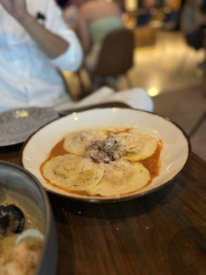 Raviolini all'Aragosta Fra Diavolo