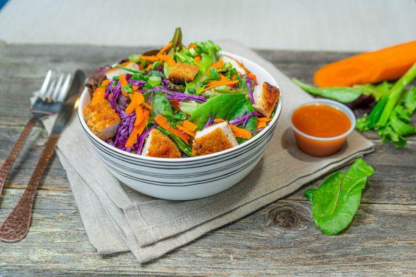 Asian wonton Salad with sweet chili sauce