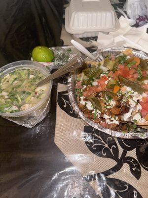 Pozole de puerco, nachos al pastor