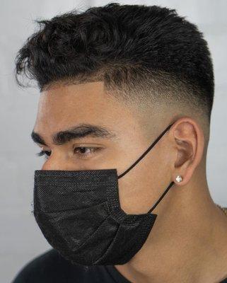 Trimmed and texturized top with a mid skin fade on the side.