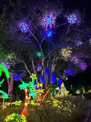 The Fireworks Tree. A Walking Trail with Tons of Lights, Displays & Music @ LA Zoo Lights Dec. 2022.