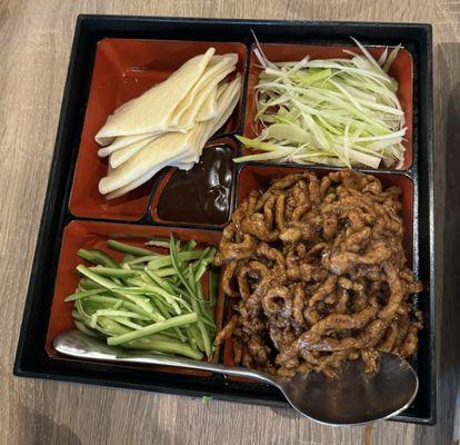 Shredded Pork with Garlic Sauce (served with thin pancakes)