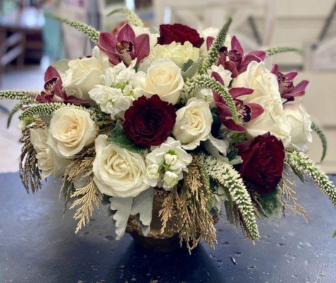 A romantic mixed bouquet of flowers