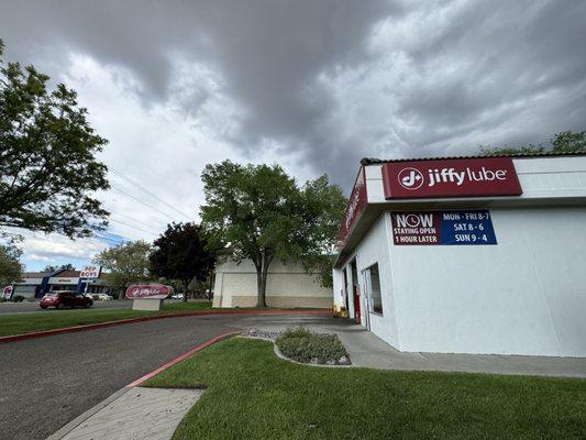 Jiffy Lube on prater in Sparks. Great service, Great Team, Great Prices. Julie A