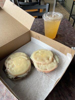 Appenzell bagel on pumpernickel and Orangeade