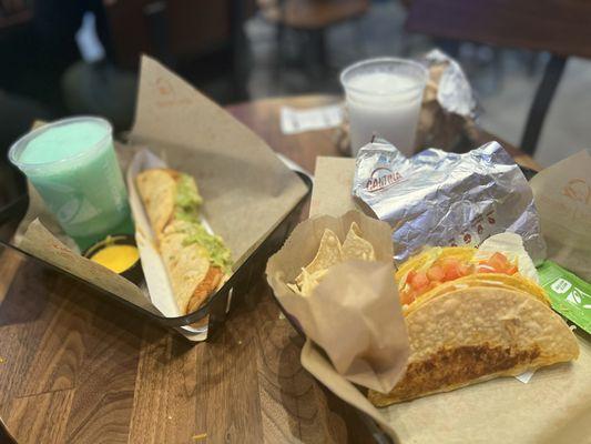 Taco Bell Cantina Cantina