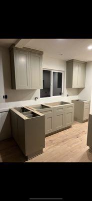 Kitchen cabinets before countertops