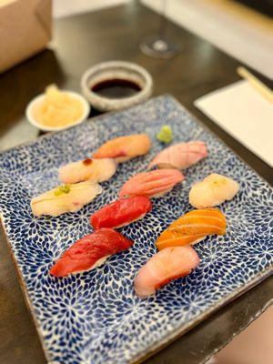 Omakase $59 - 10 pc nigiri + handroll after