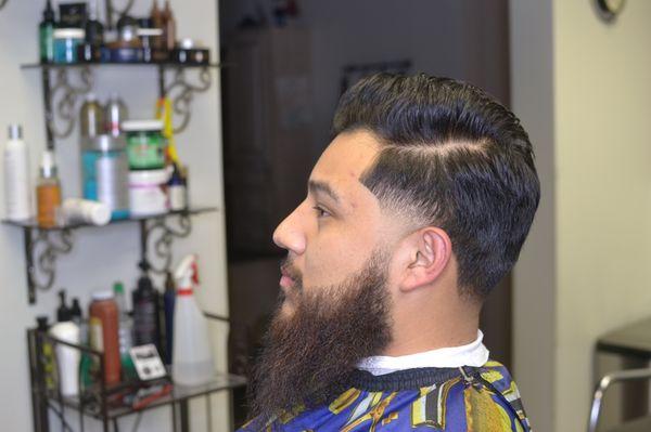 Skin taper with a beard line-up