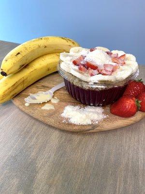 Noronha Bowl - Acai topped with fruits and condensed milk and milk powder