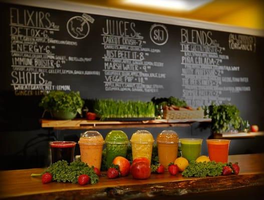 Stop in to try our fresh and festive juices, smoothies and bowls @ The Bar