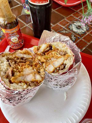 Burrito de asada revuelta con camarones