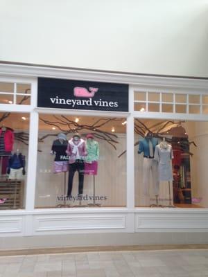 Chestnut Hill Vineyard Vines -- Shops @ Chestnut Hill : 199 Boylston Street / Route 9, Chestnut Hill               Storefront