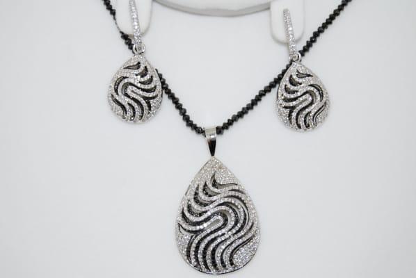 Black and white diamonds in a beautiful earring/pendant set!