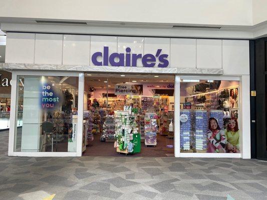 front view of Claires next to macys 2nd level