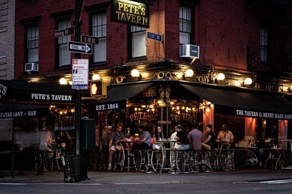 Dinner in Pete's Tavern New York.jpg