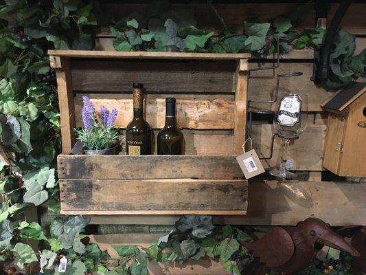 Reclaimed pallet wood Wine holder.