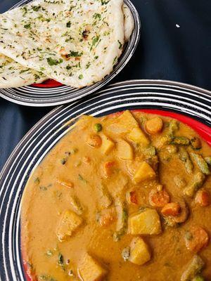 Mix Veg Curry w/Garlic Naan