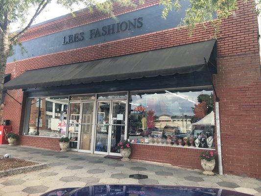 Lee's Fashion Corner