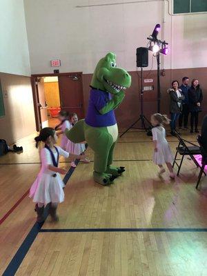 Girls dancing with the Trex in between sets