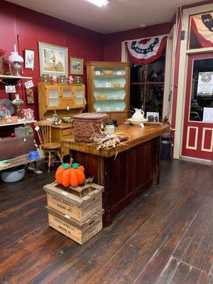 Country Store Antiques & Decor