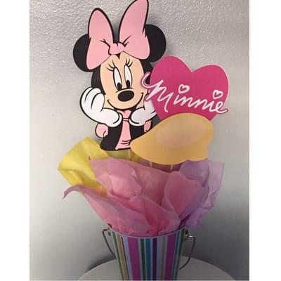 Minnie Mouse centerpiece.