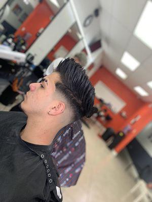 Si necesitas un buen corte no dudes en llamar  3053052774