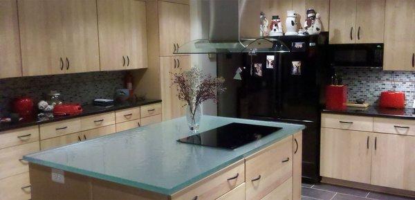 We offer custom glass designs for all areas of the home.