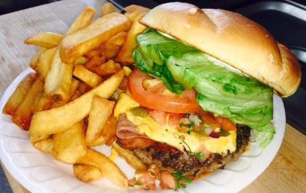 Our Mexican burger  has our mayonnaise, 1/4 beef pattie , American cheese, lettuce, tomatoe,pico de gallo, yellow peppers and pickles