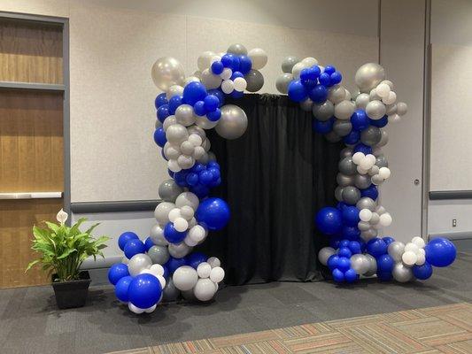 Photo op balloon garland for prom