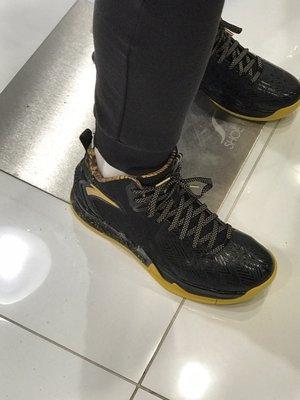 Klay Thompson Chinese shoes.