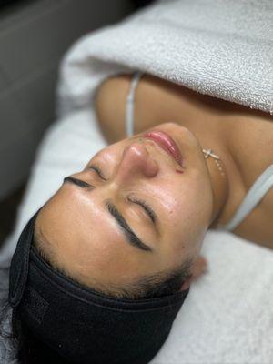 HydraFacial customized treatment for sensitive and dry skin.