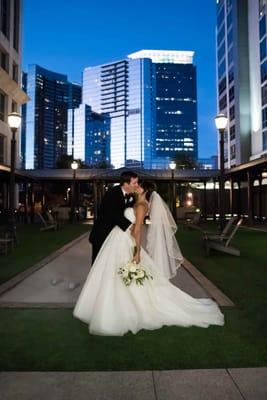 Gorgeous Atlanta downtown wedding at the Peachtree Club