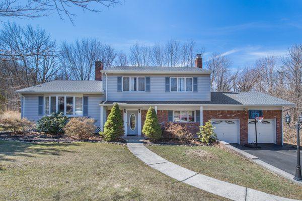 JUST LISTED!  4 Harrison Road, Kinnelon  LP $579,000 Immaculate, ready to move in, many, many updates! Public Sewer, Water and Natural Gas!